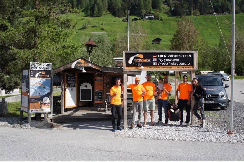 Unser Team am Infostand: Moos 12b, 6167 Neustift im Stubaital, gegenüber Hotel Berghof